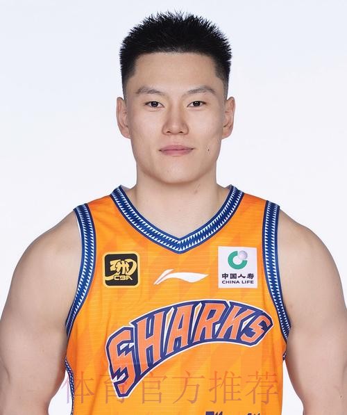 李弘权半场投篮6中3，得到8分3篮板2助攻1抢断